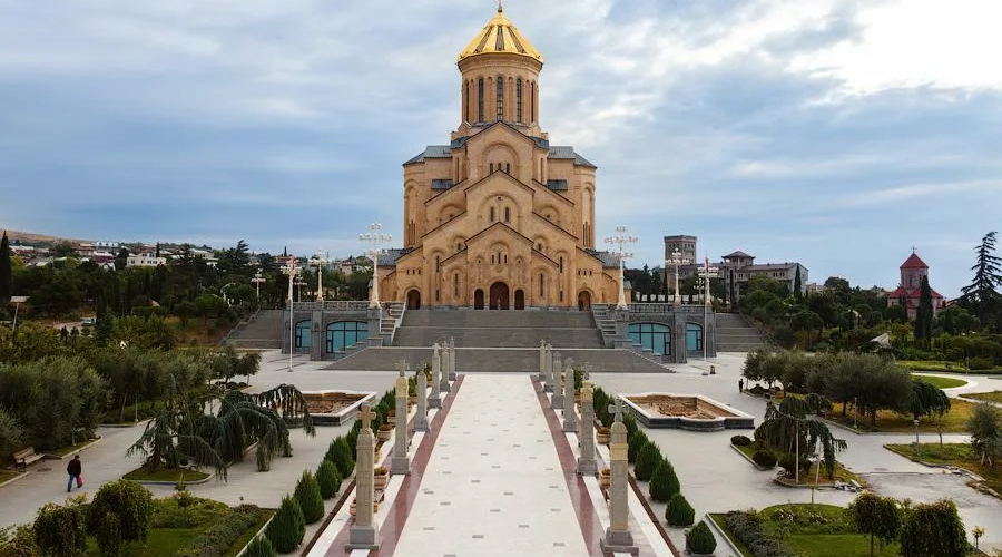 Панорамный вид собора Самеба